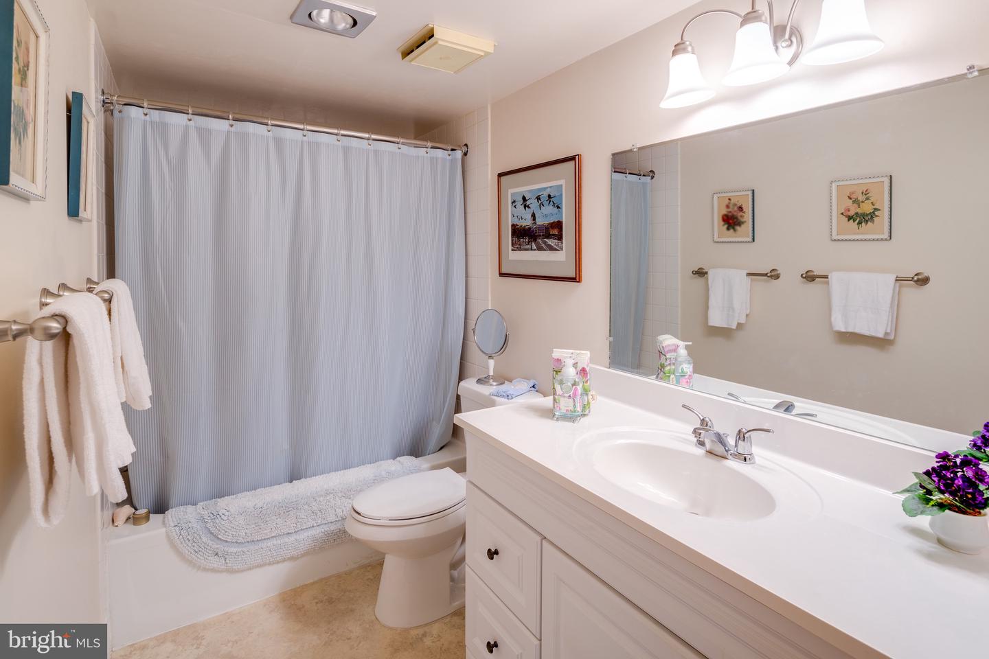 1800 Old Meadow ROAD Unit: 315
