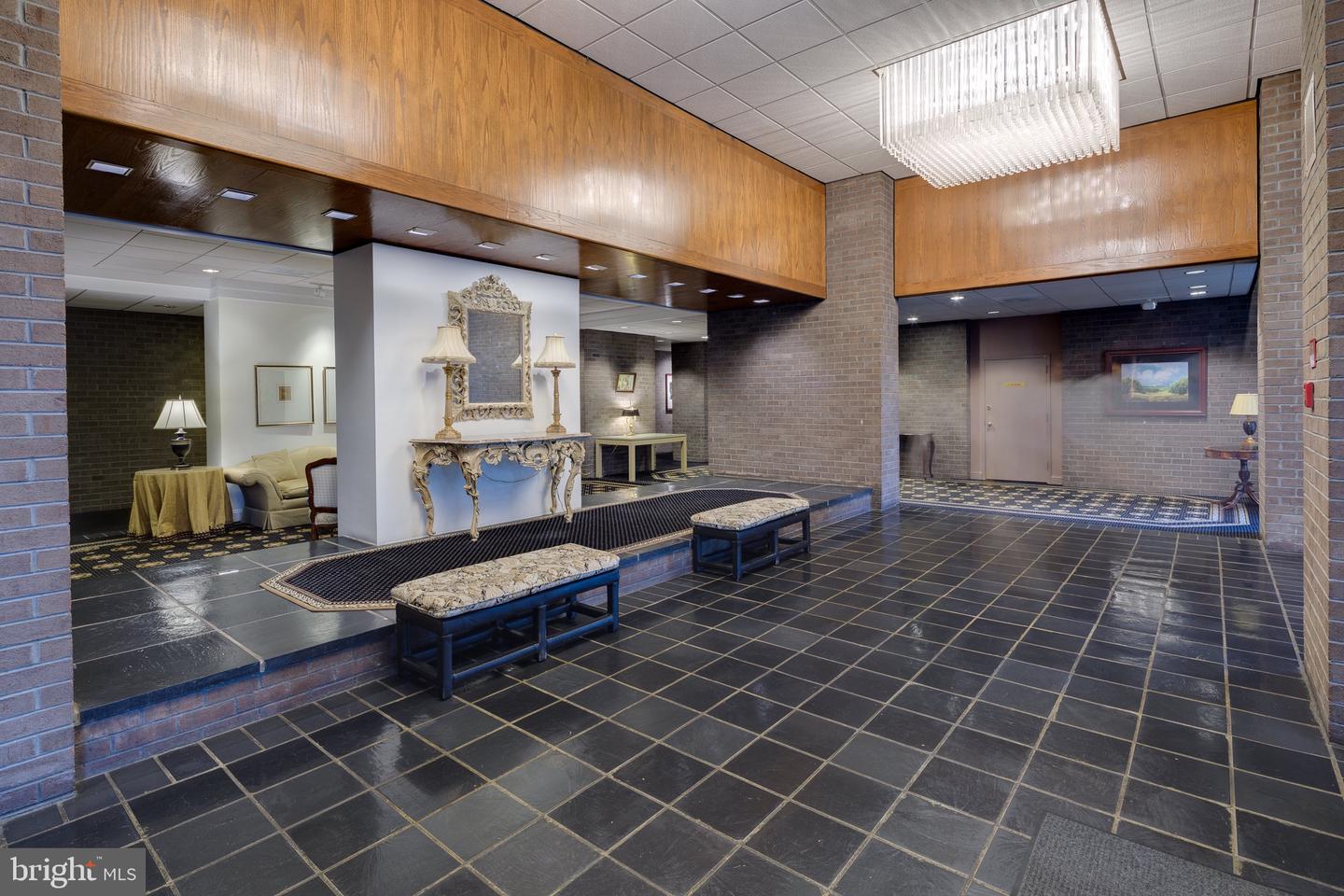 1800 Old Meadow ROAD Unit: 315