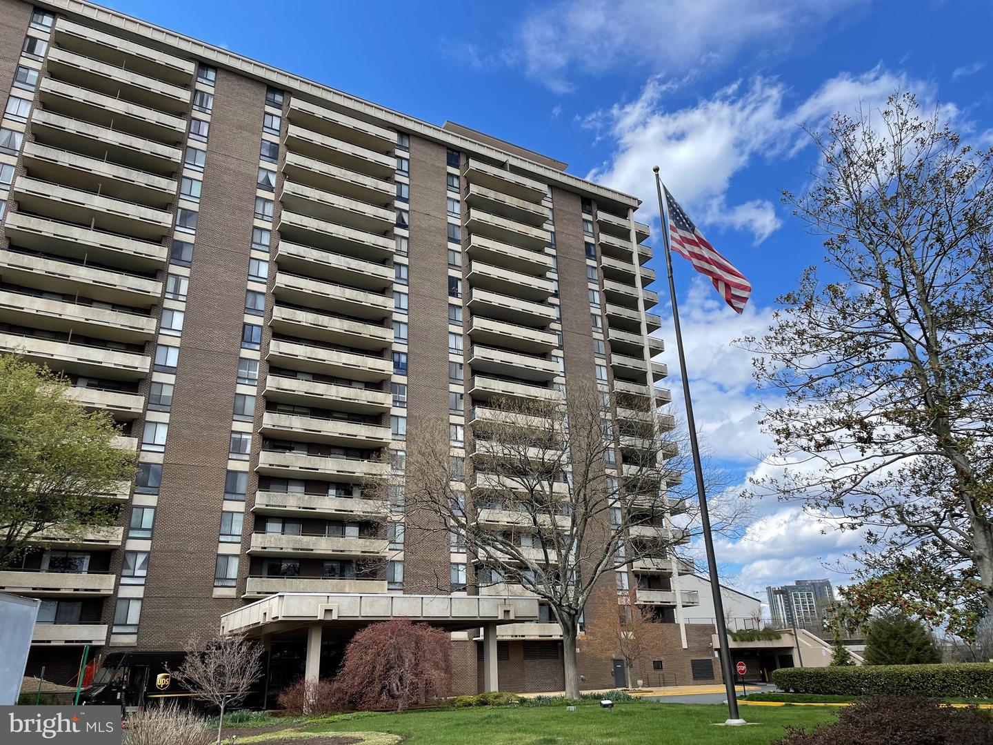 1800 Old Meadow ROAD Unit: 315