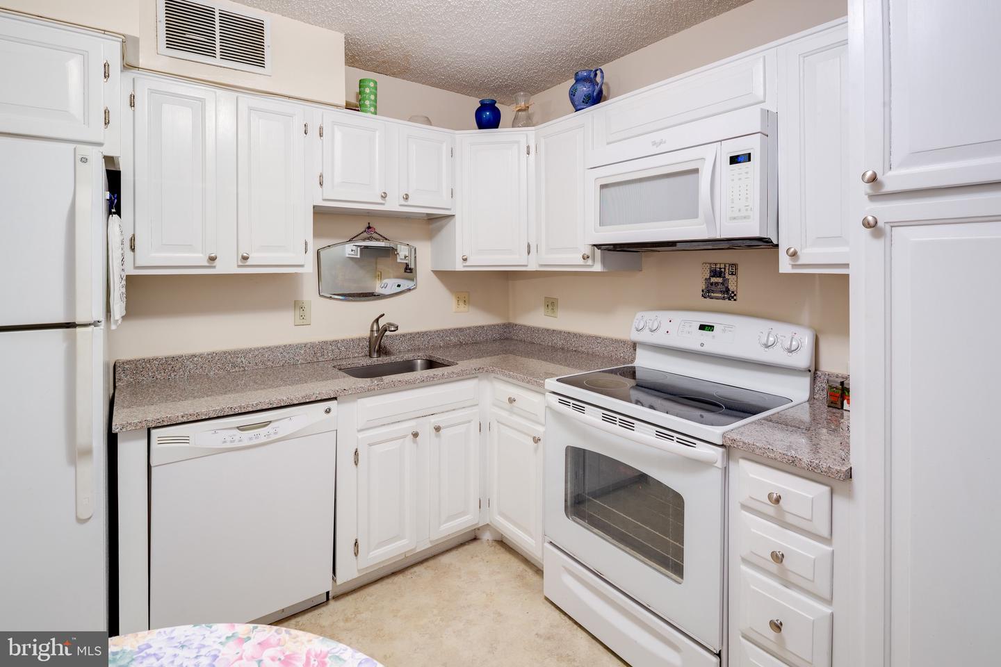 1800 Old Meadow ROAD Unit: 315