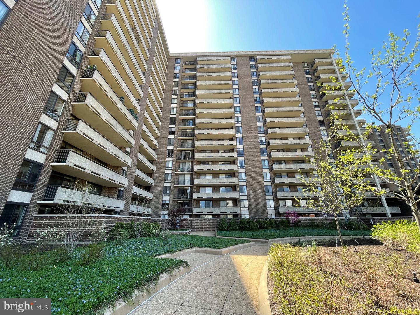 1800 Old Meadow ROAD Unit: 315