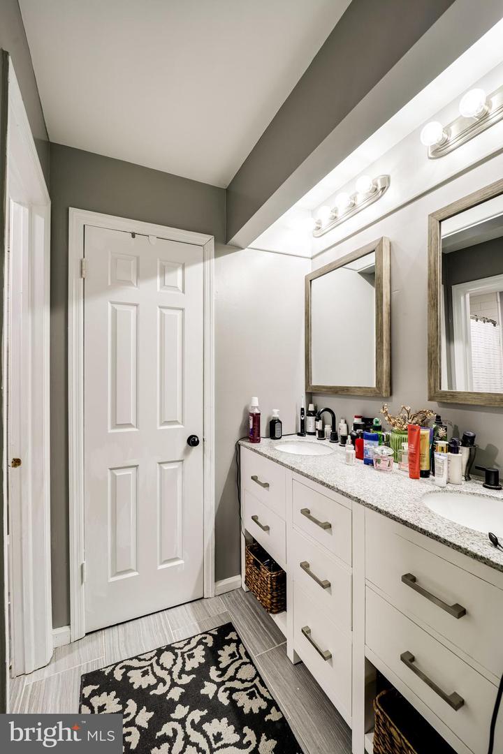 4555 Interlachen COURT Unit: I