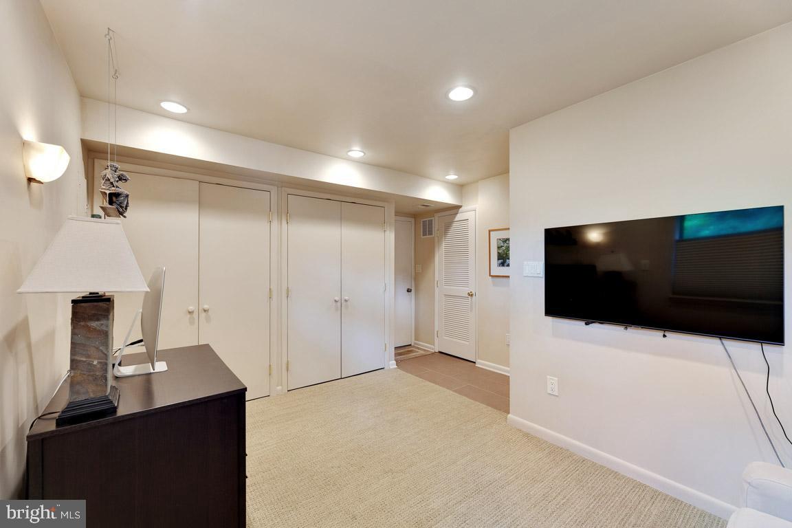 5403 Sideburn ROAD