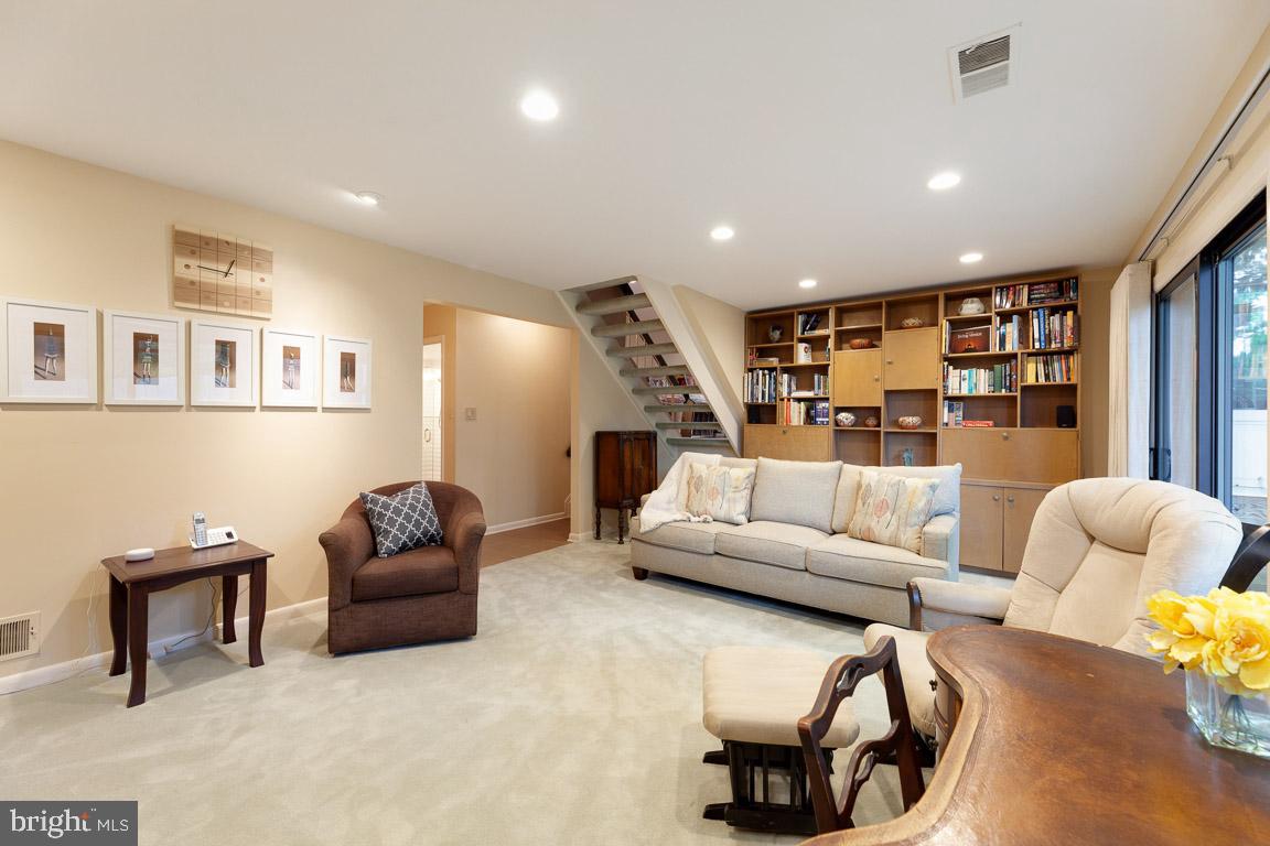 5403 Sideburn ROAD