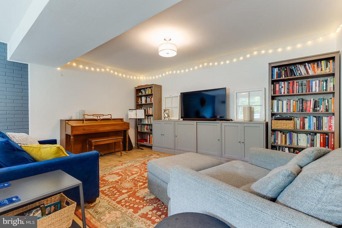1731 Tamerisk COURT