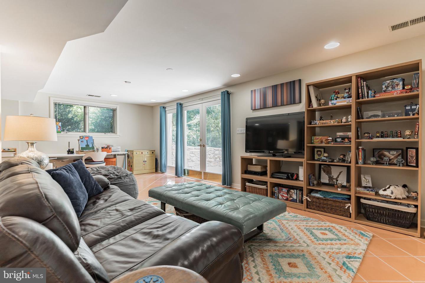 3133 Valley LANE