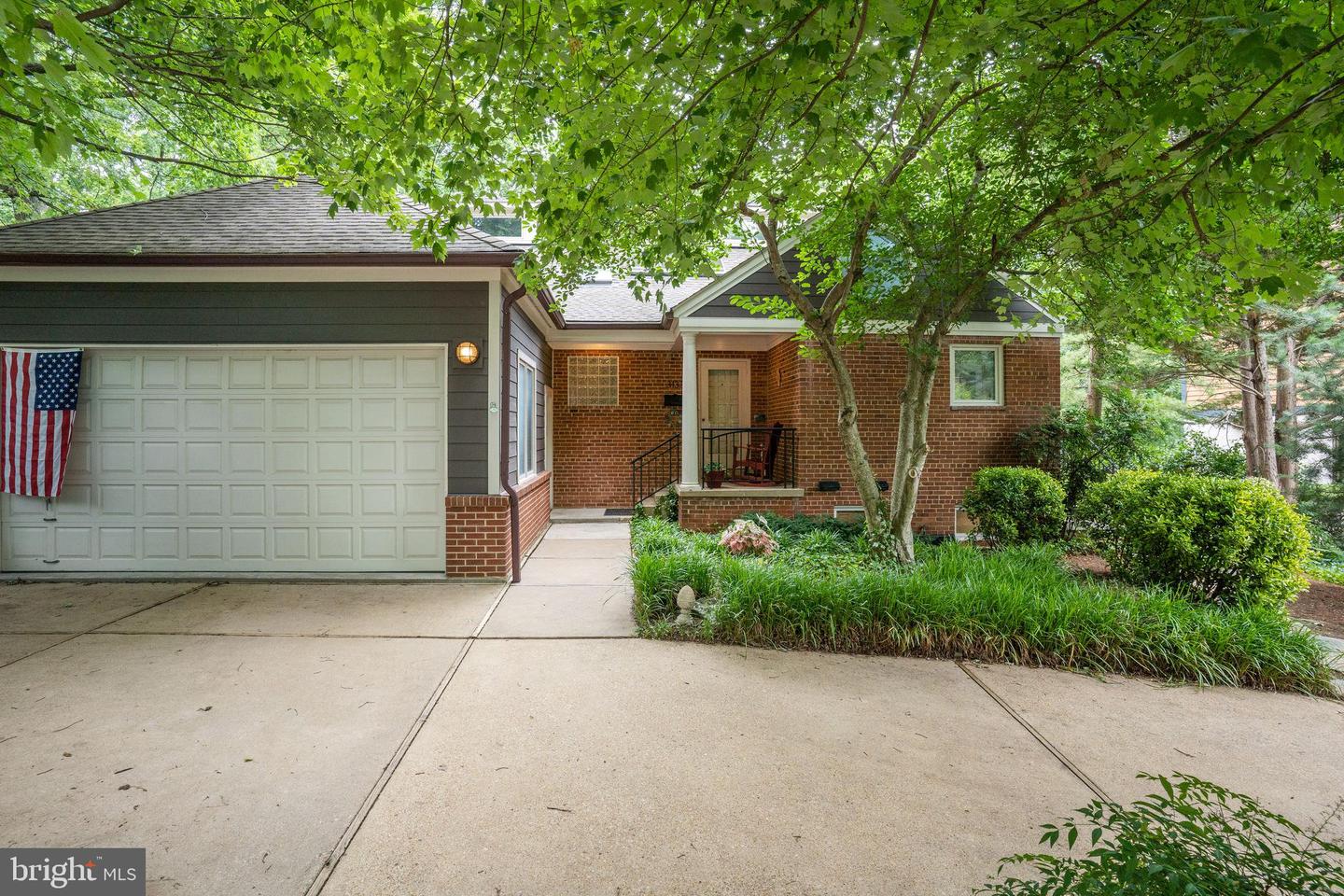 3133 Valley LANE