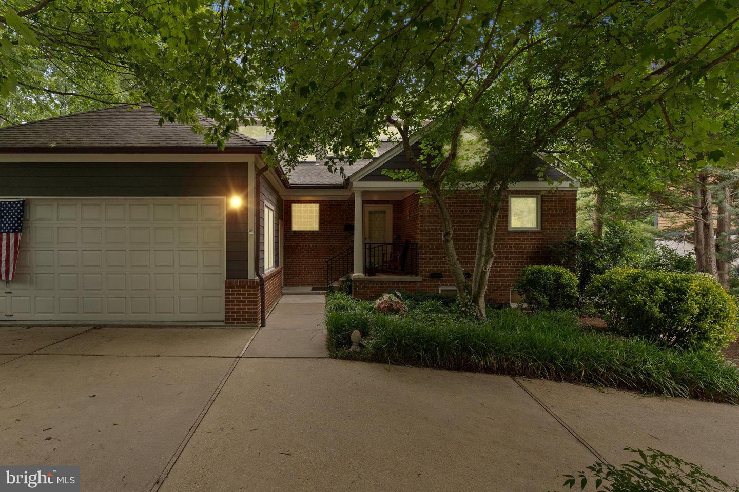3133 Valley LANE