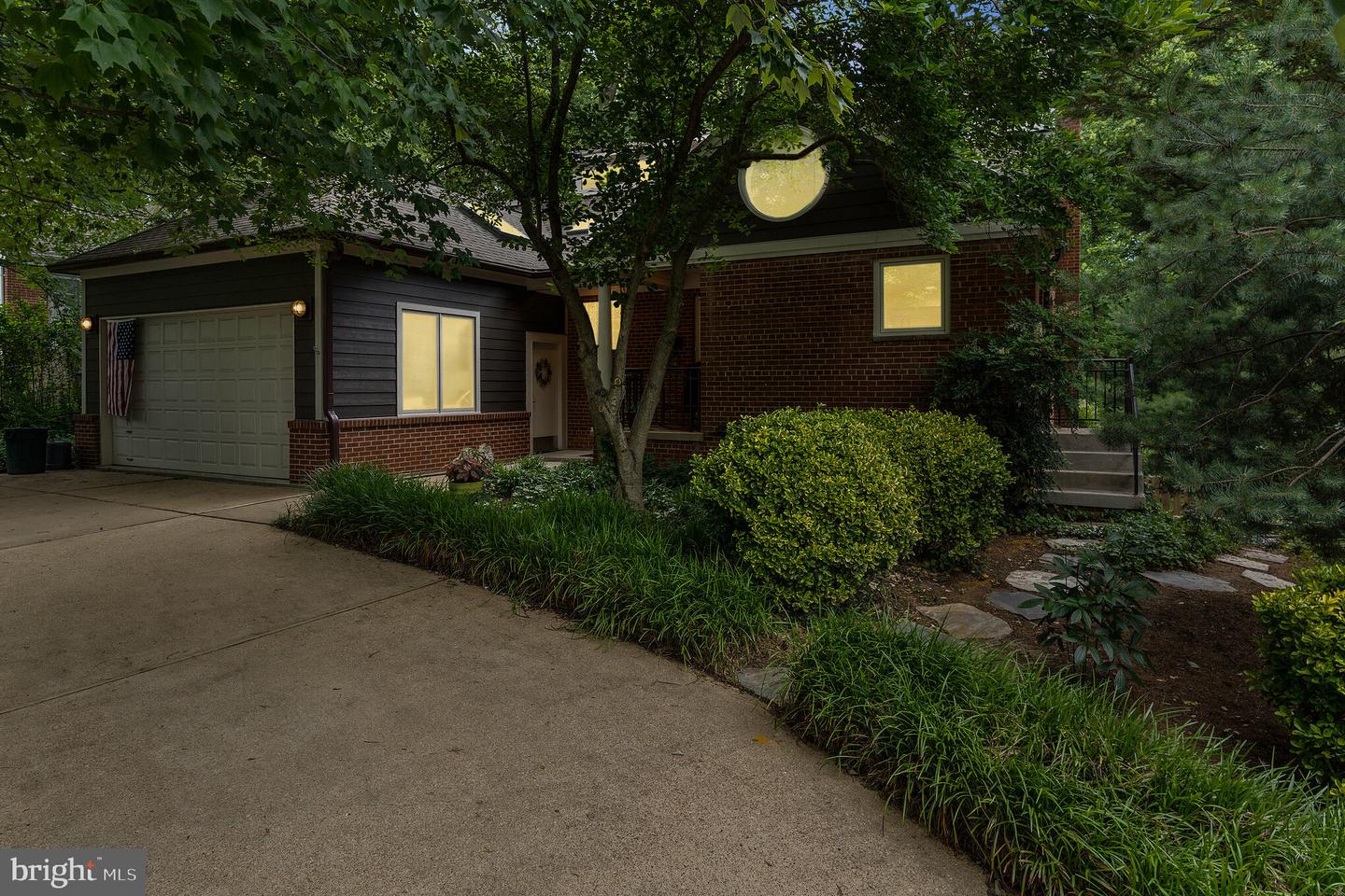 3133 Valley LANE