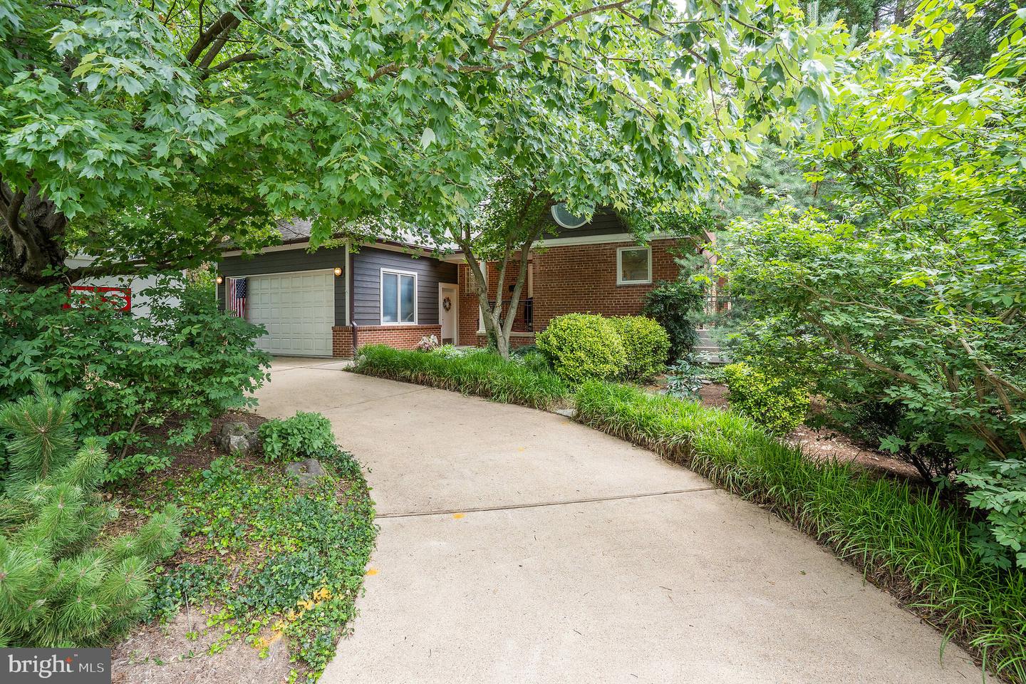 3133 Valley LANE