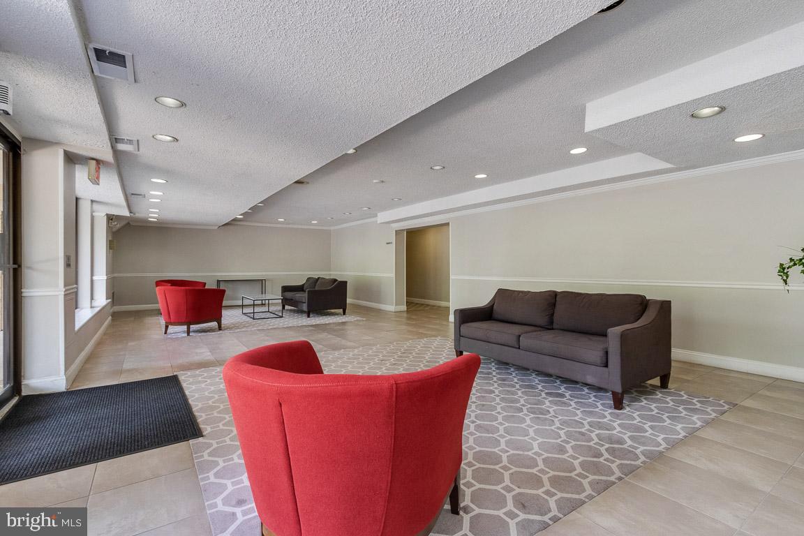 6137 Leesburg PIKE Unit: 604