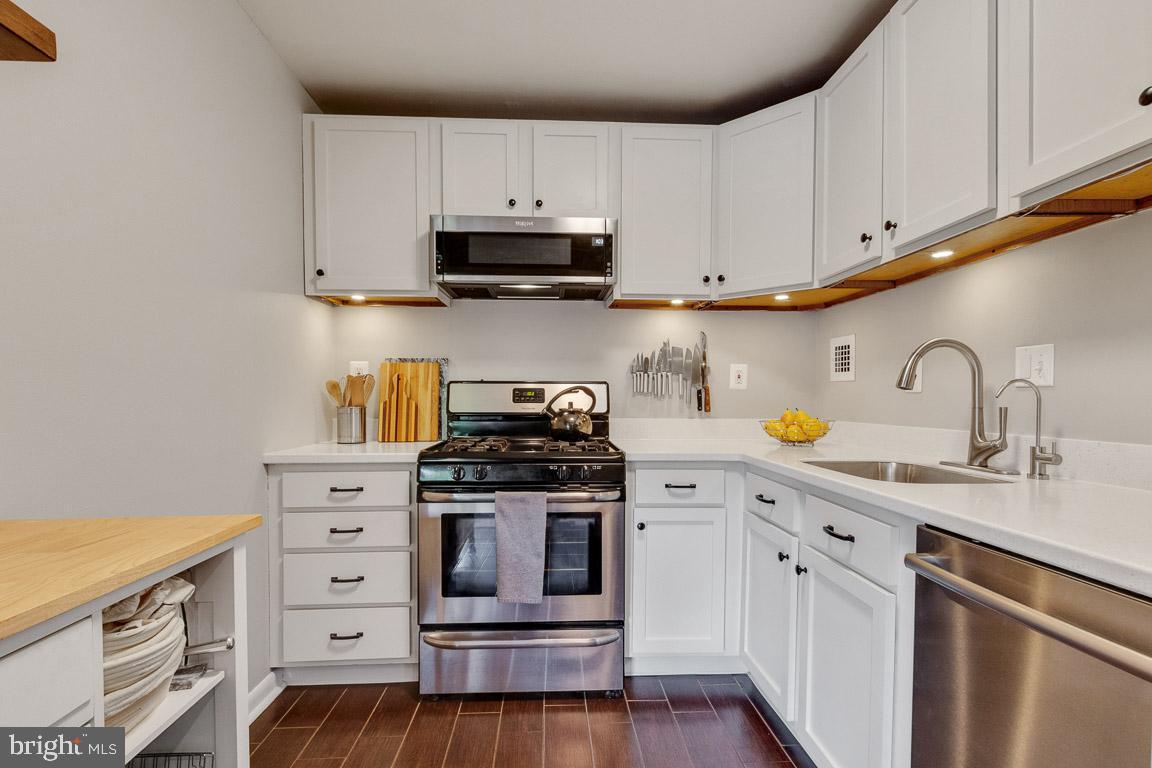 6137 Leesburg PIKE Unit: 604