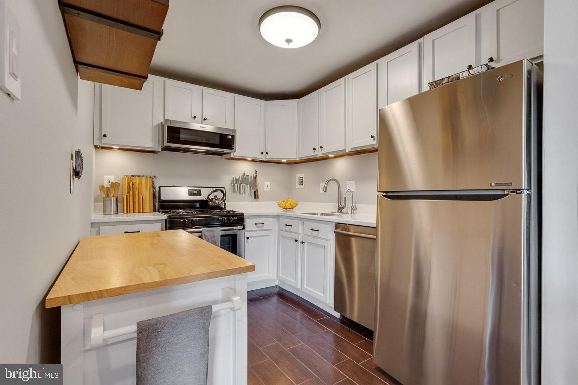 6137 Leesburg PIKE Unit: 604