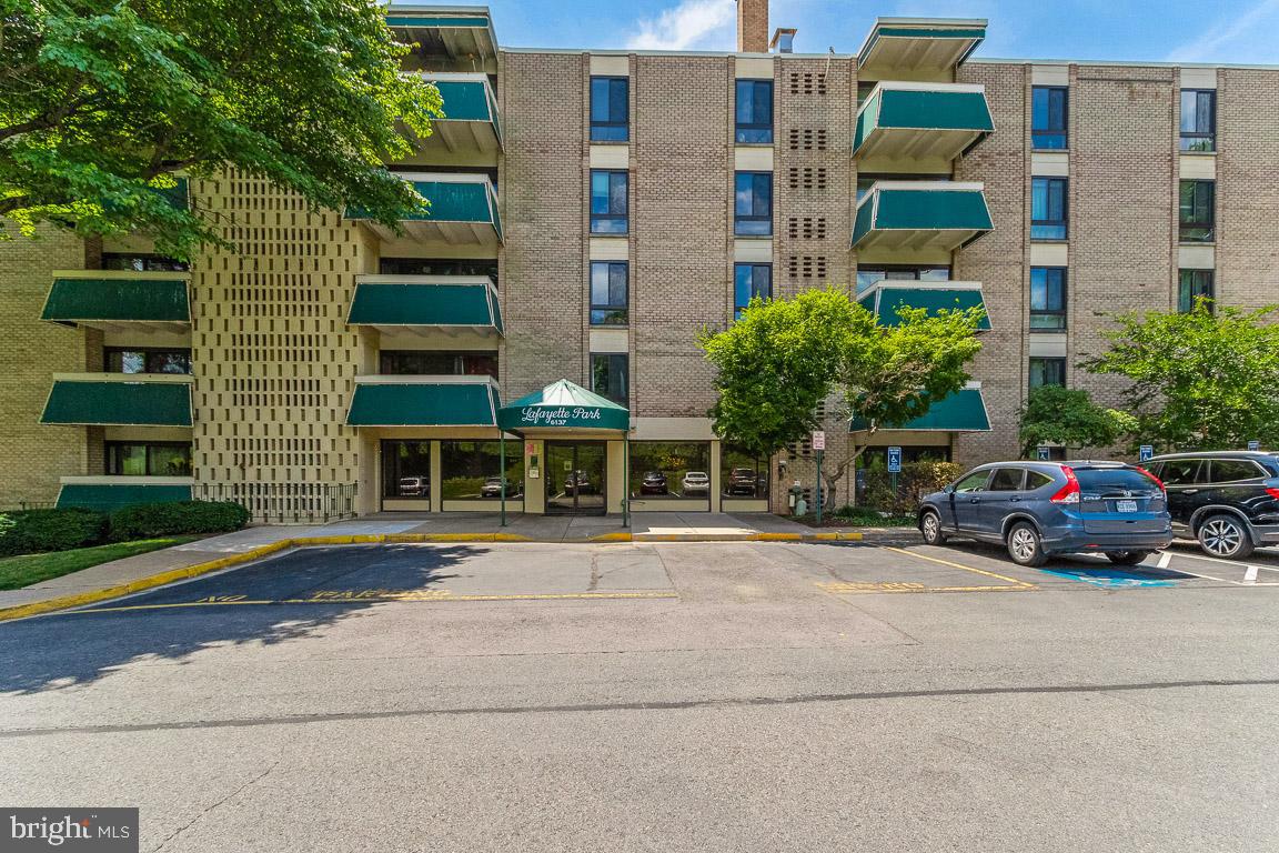 6137 Leesburg PIKE Unit: 604