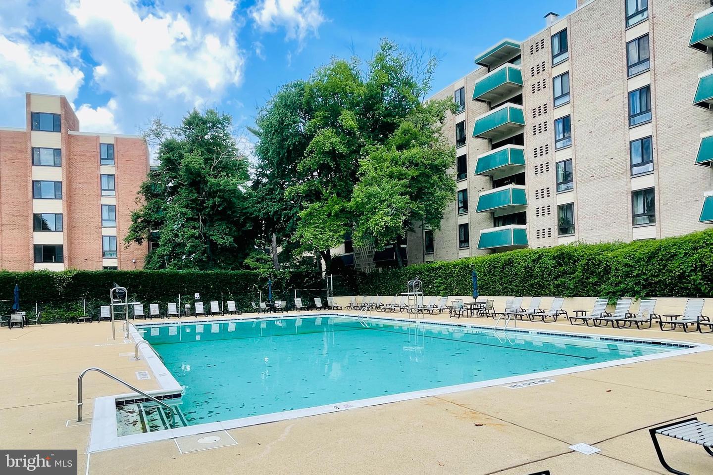 6137 Leesburg PIKE Unit: 604