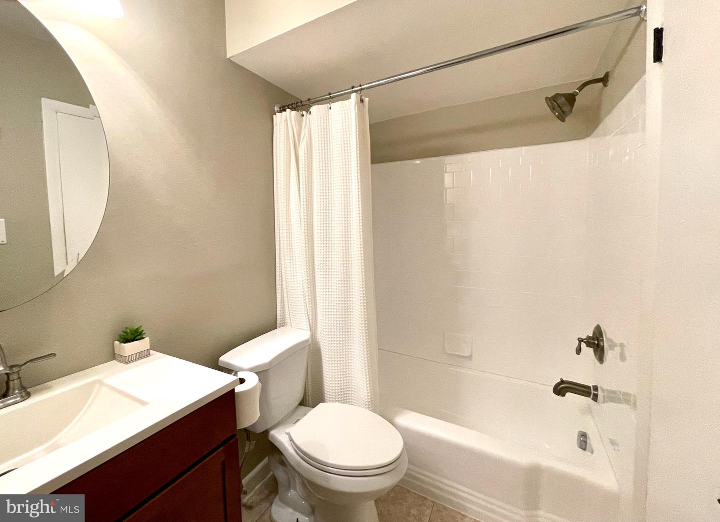 6137 Leesburg PIKE Unit: 604
