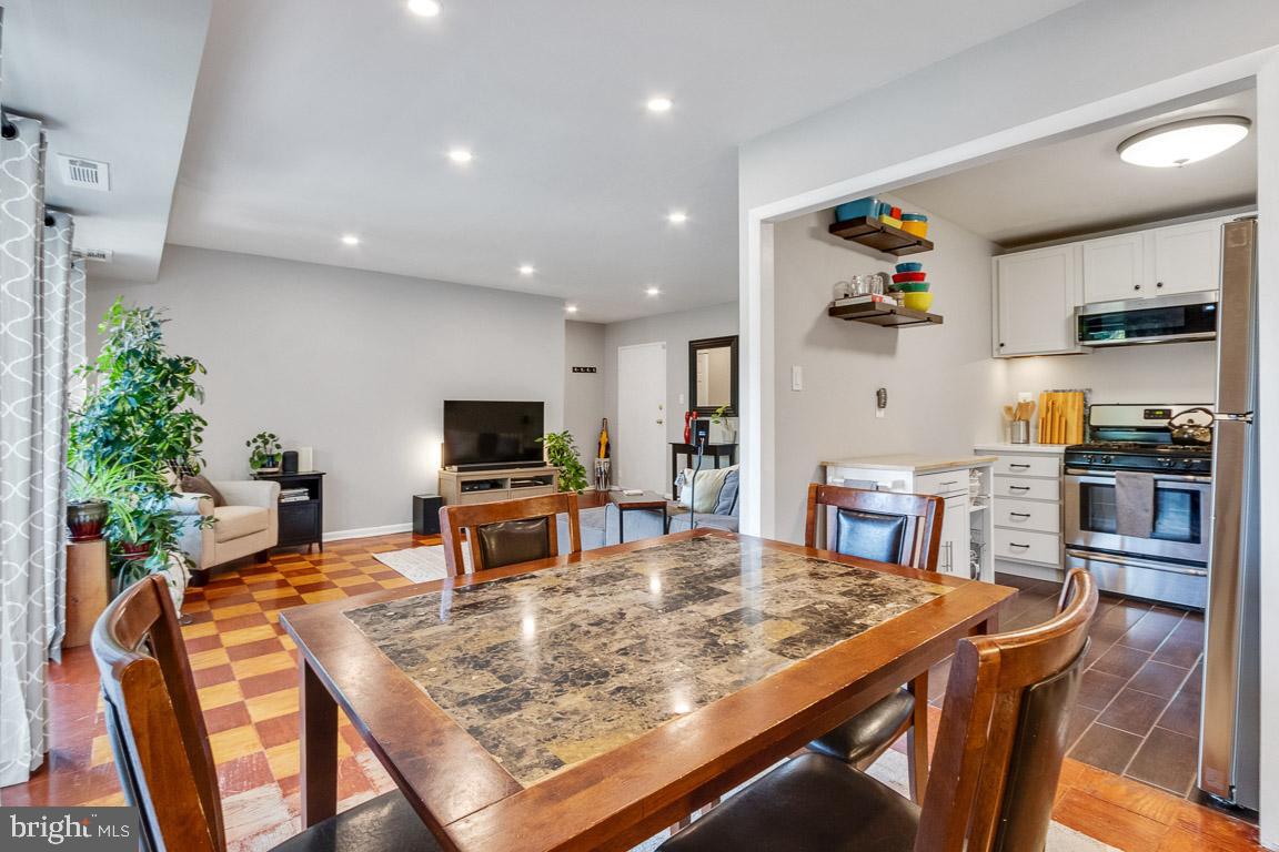 6137 Leesburg PIKE Unit: 604