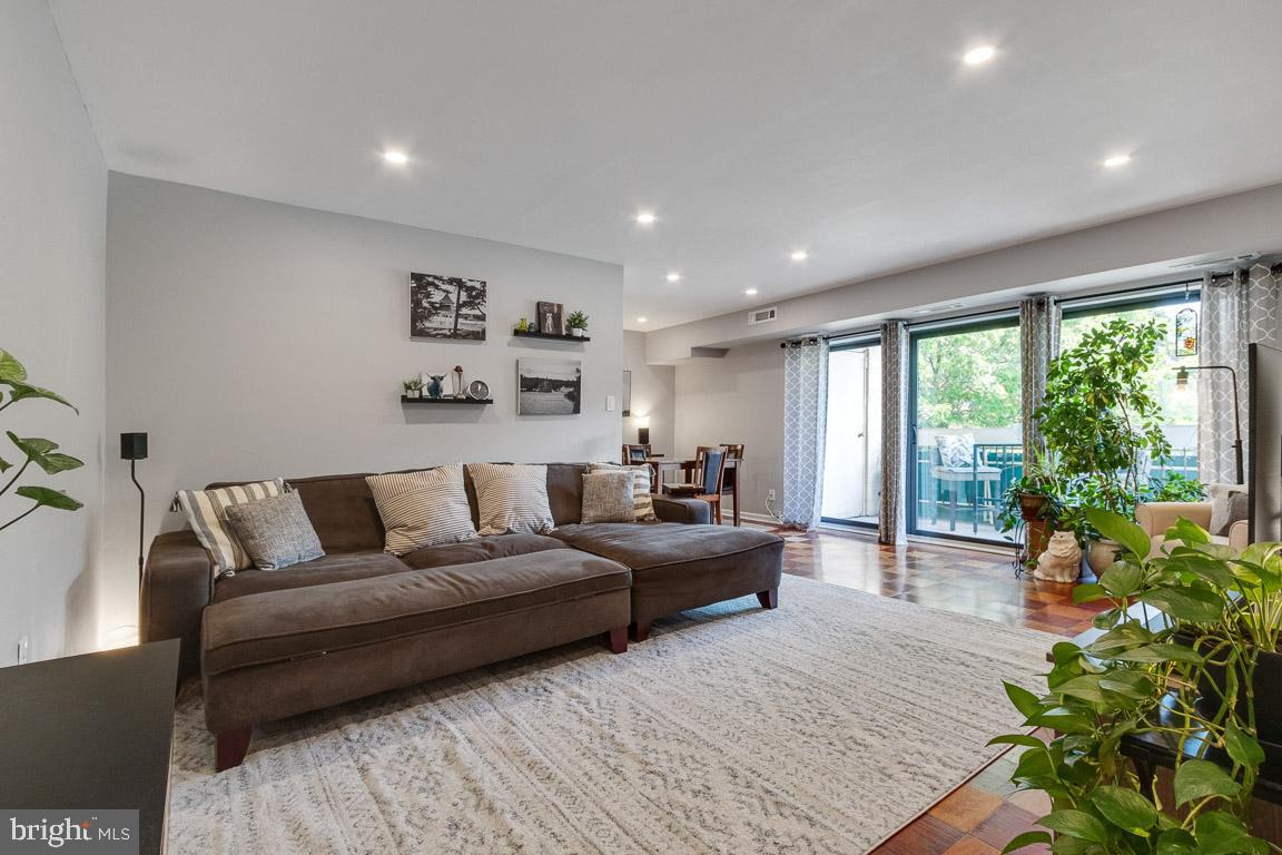 6137 Leesburg PIKE Unit: 604