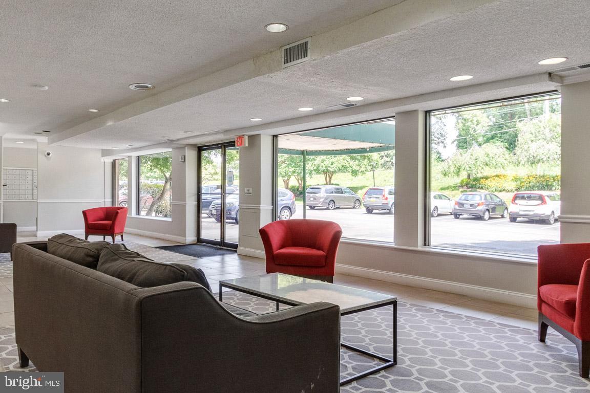 6137 Leesburg PIKE Unit: 604