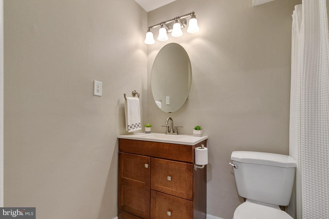 6137 Leesburg PIKE Unit: 604