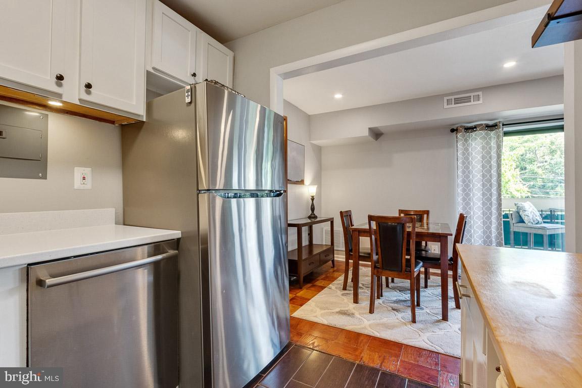 6137 Leesburg PIKE Unit: 604