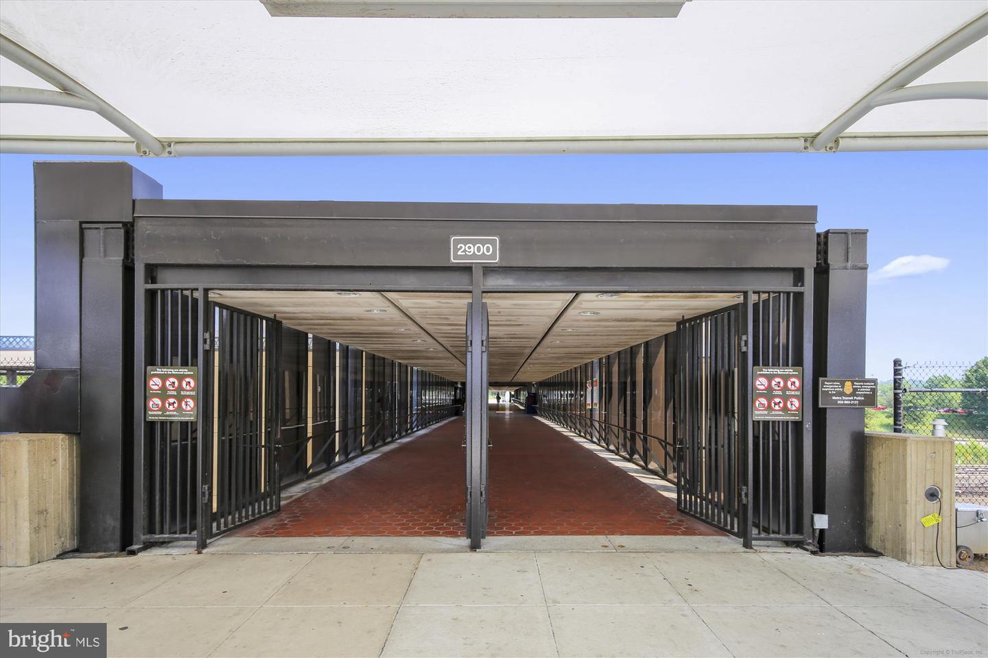 10100 Oakton Terrace ROAD Unit: 10100