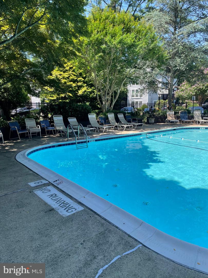 10100 Oakton Terrace ROAD Unit: 10100