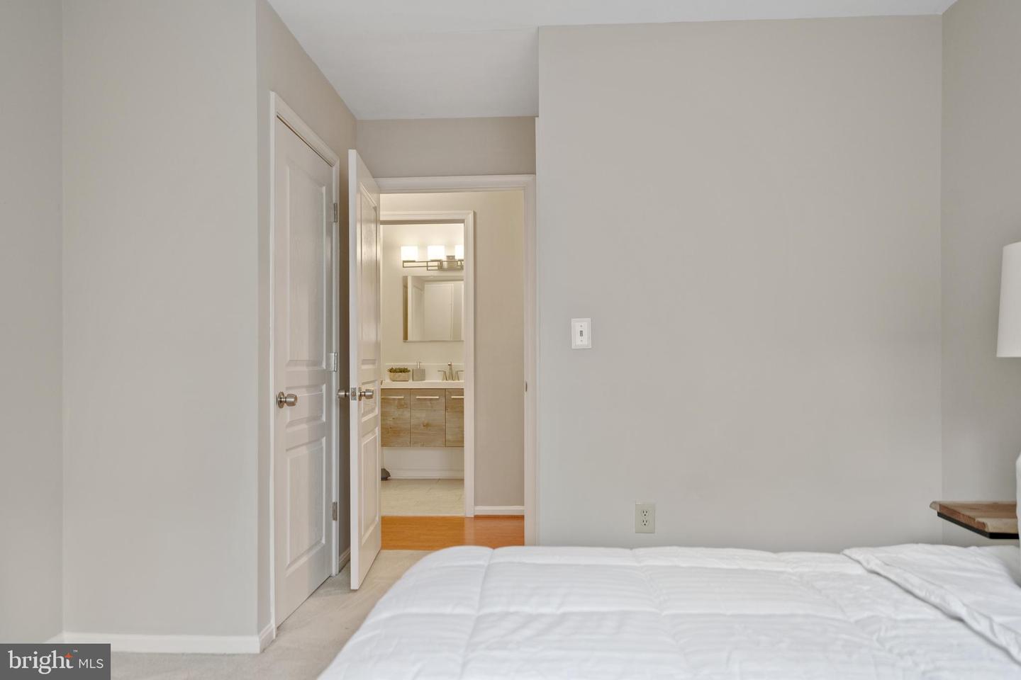 5575 Seminary ROAD Unit: 316
