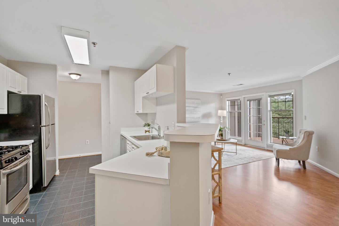 5575 Seminary ROAD Unit: 316