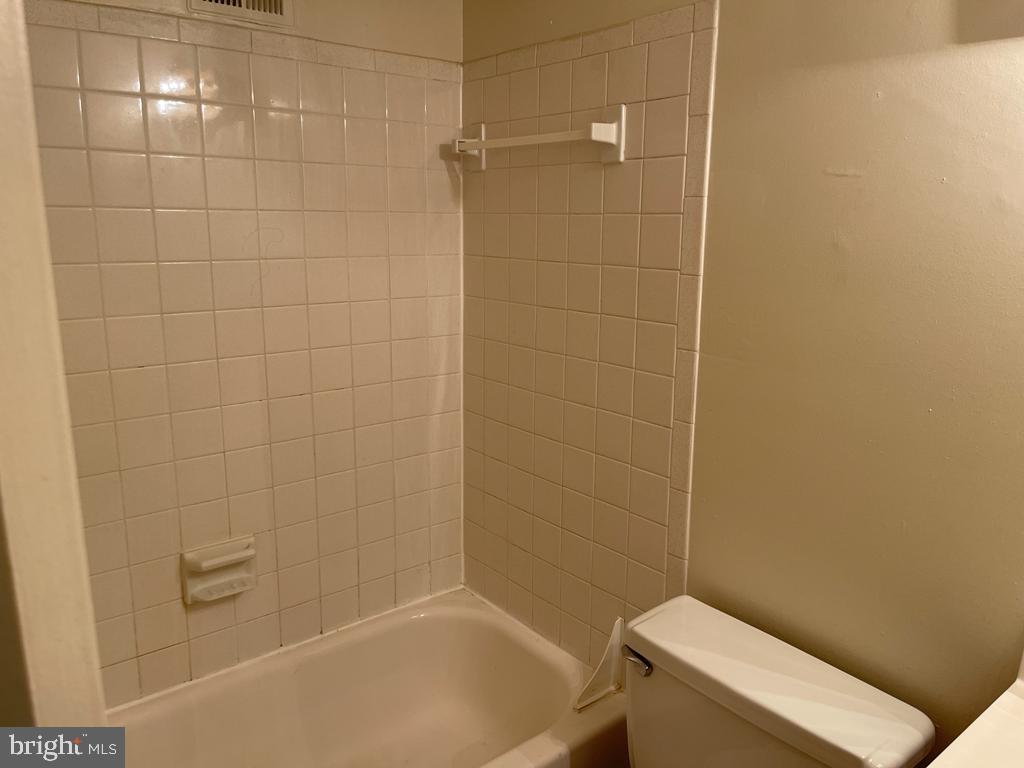 7704 Norsham LANE