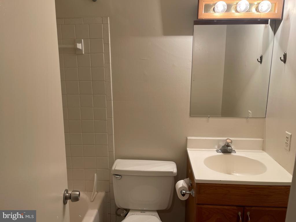 7704 Norsham LANE
