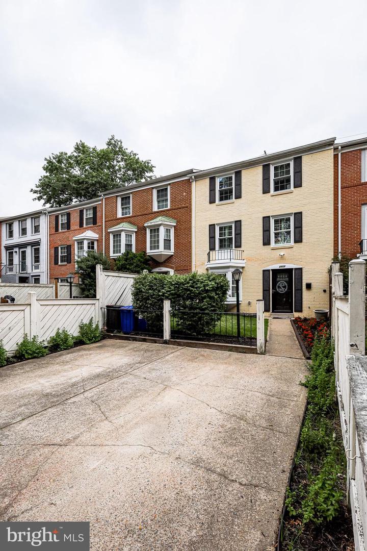 7903 Central Park CIRCLE