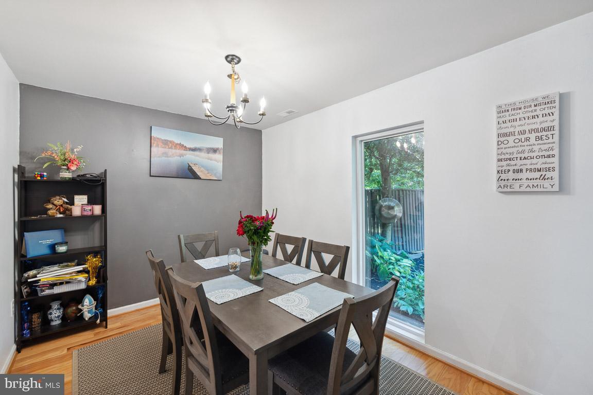 1791 Ivy Oak SQUARE