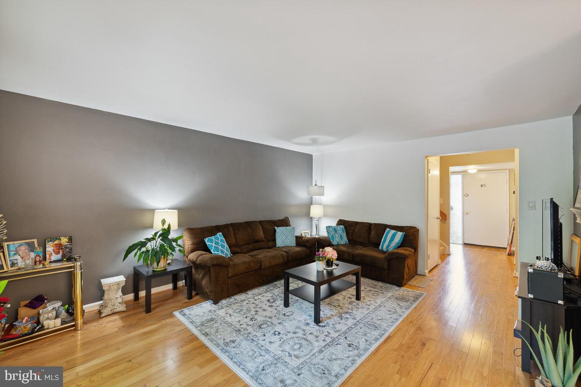 1791 Ivy Oak SQUARE