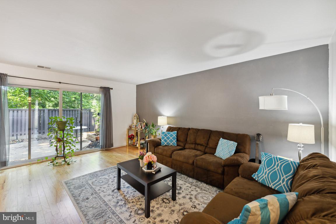 1791 Ivy Oak SQUARE