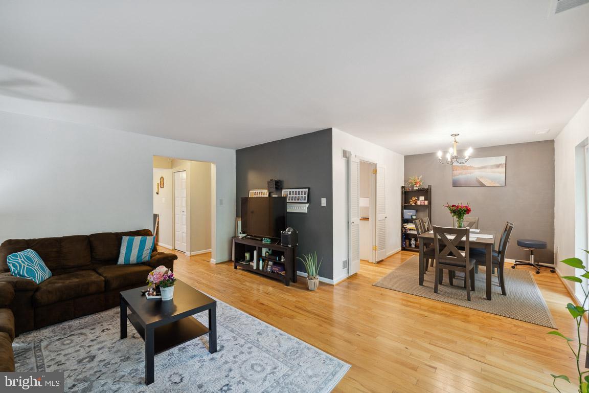 1791 Ivy Oak SQUARE