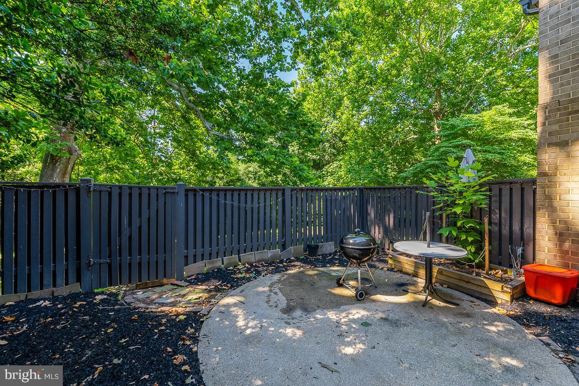 1791 Ivy Oak SQUARE