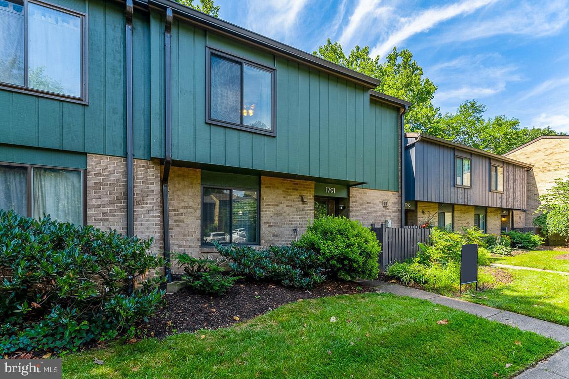 1791 Ivy Oak SQUARE