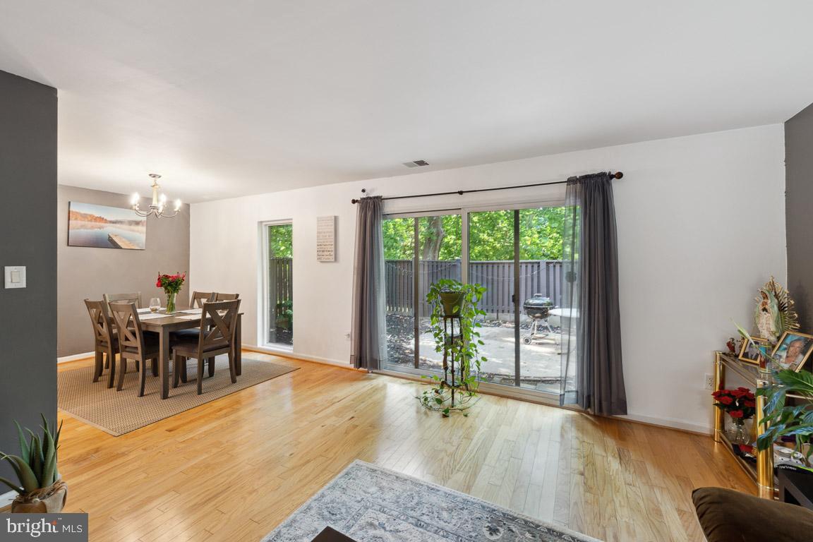 1791 Ivy Oak SQUARE