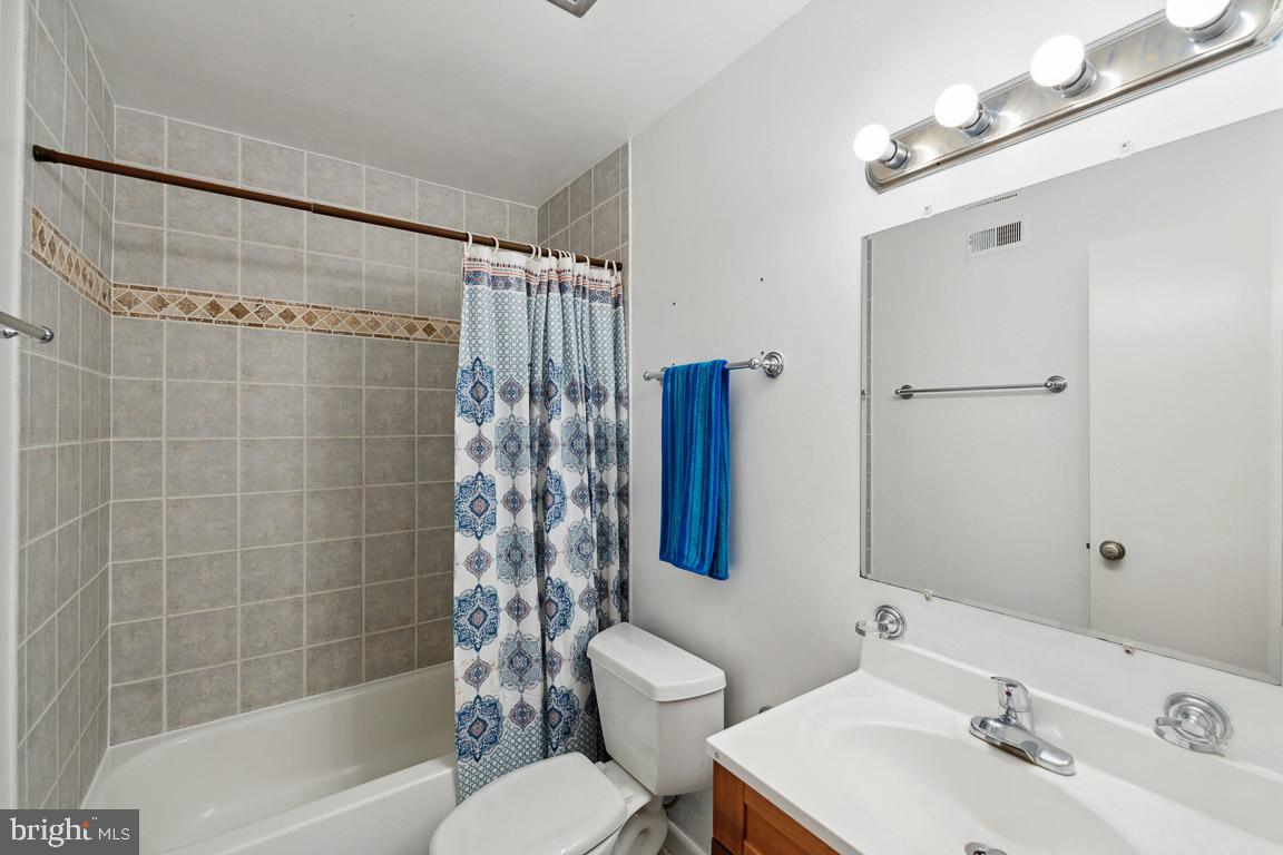 1791 Ivy Oak SQUARE