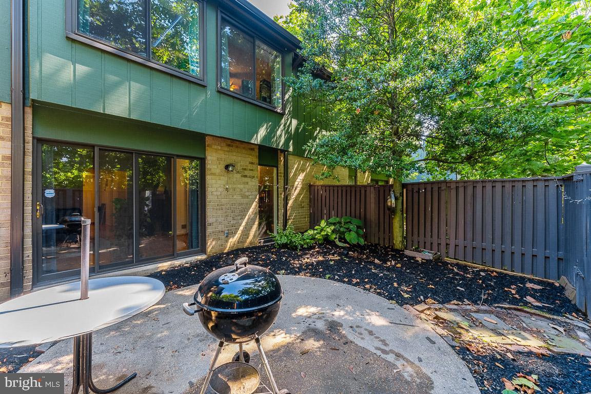 1791 Ivy Oak SQUARE