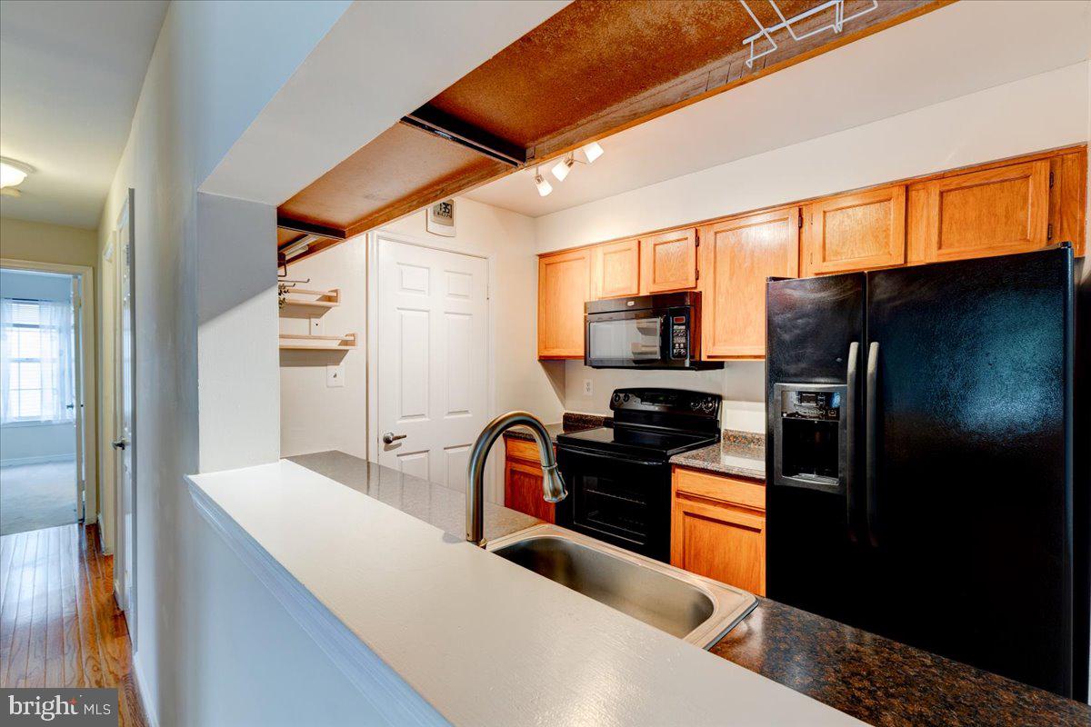 8600 Shadwell DRIVE Unit: 6