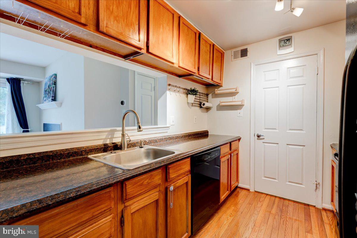 8600 Shadwell DRIVE Unit: 6