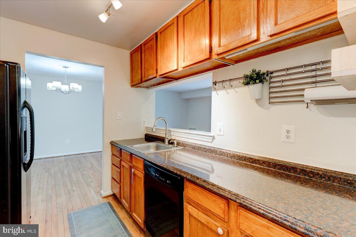 8600 Shadwell DRIVE Unit: 6