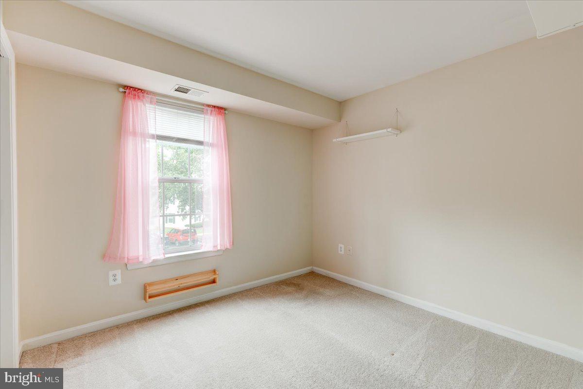 8600 Shadwell DRIVE Unit: 6
