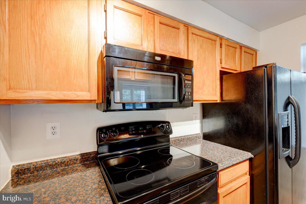 8600 Shadwell DRIVE Unit: 6