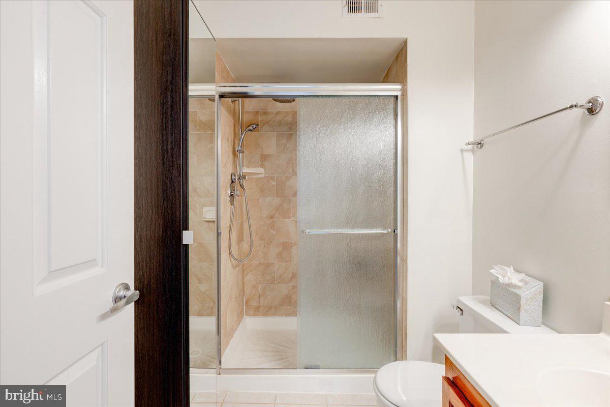 8600 Shadwell DRIVE Unit: 6