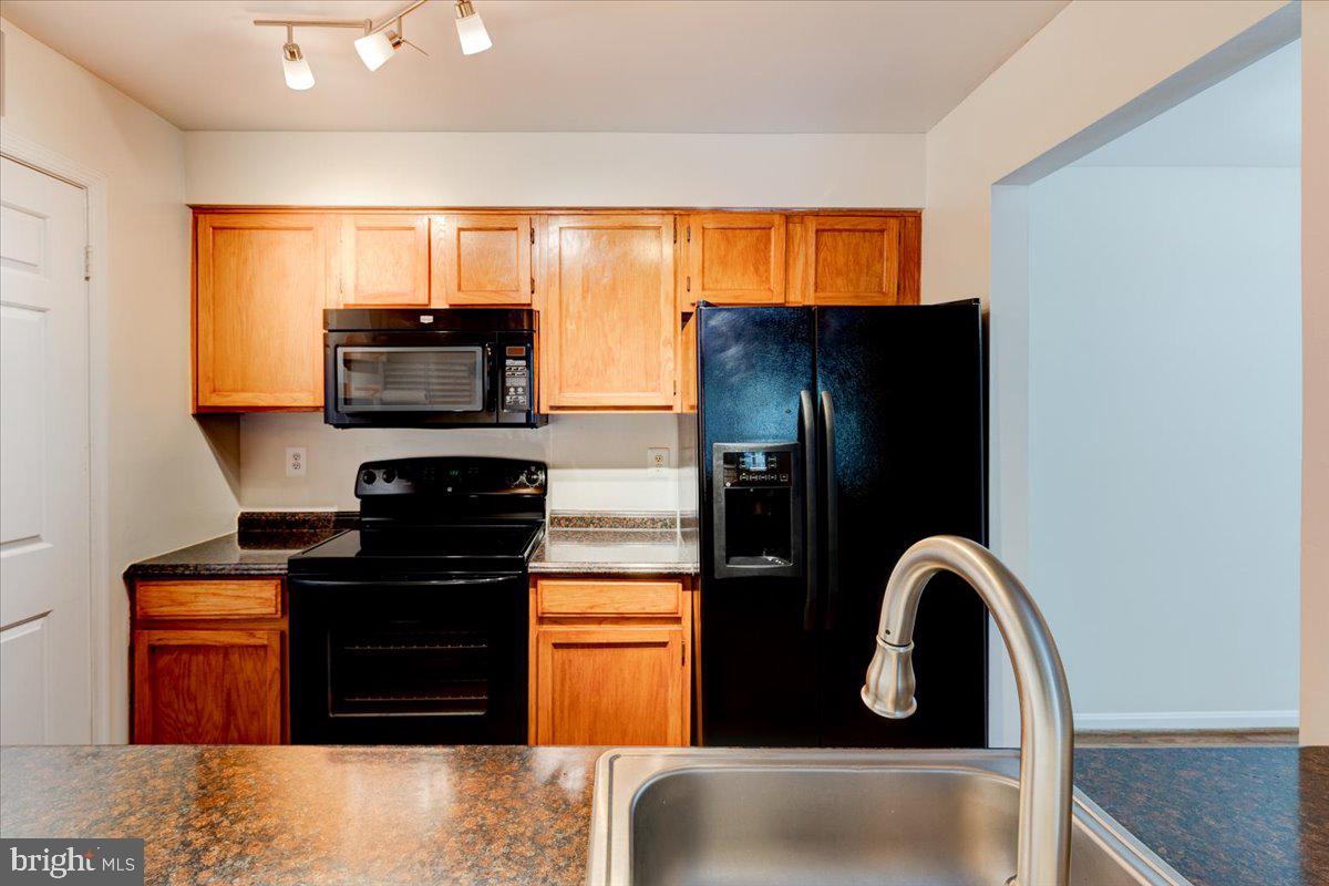 8600 Shadwell DRIVE Unit: 6