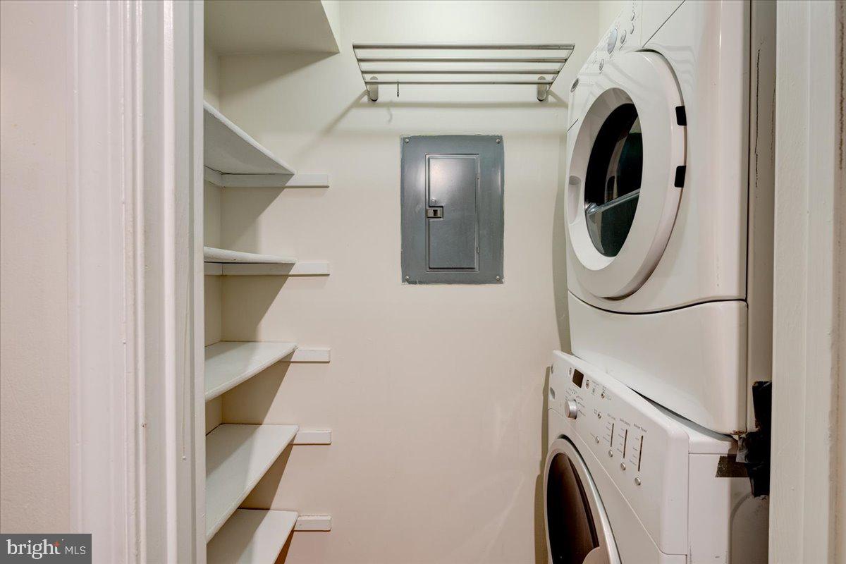 8600 Shadwell DRIVE Unit: 6