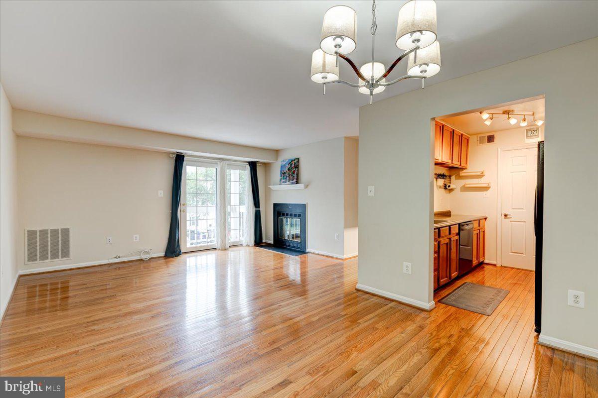 8600 Shadwell DRIVE Unit: 6